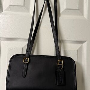 Coach Swing Zip in black